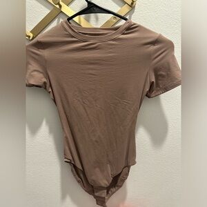 Skims Fits Everybody T-shirt Bodysuit (Sienna)